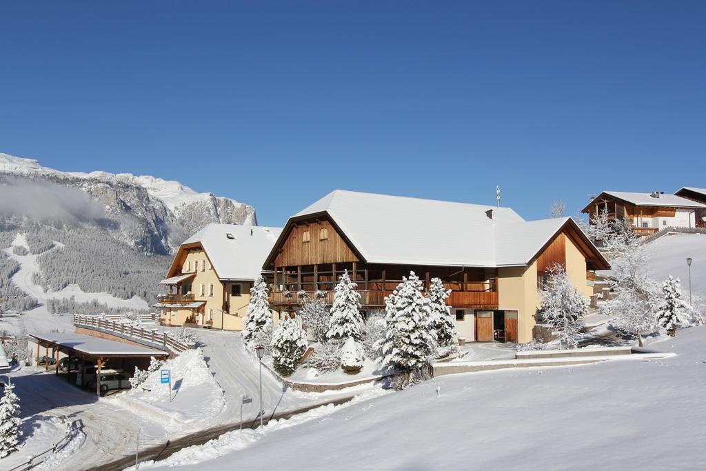 Taela Apartments San Cassiano  Bagian luar foto