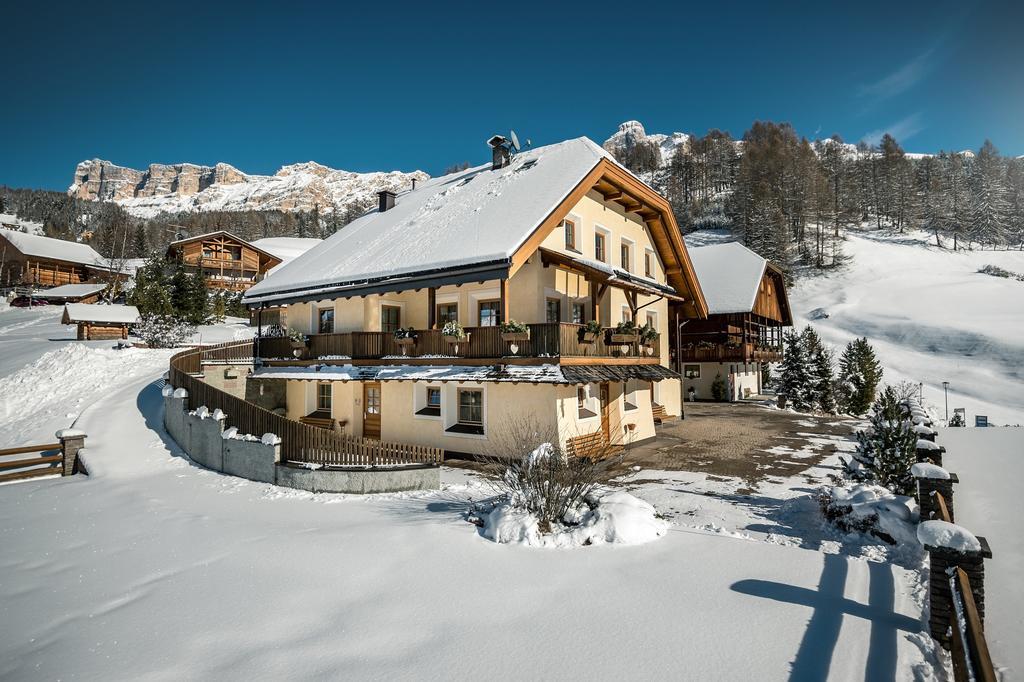 Taela Apartments San Cassiano  Bagian luar foto