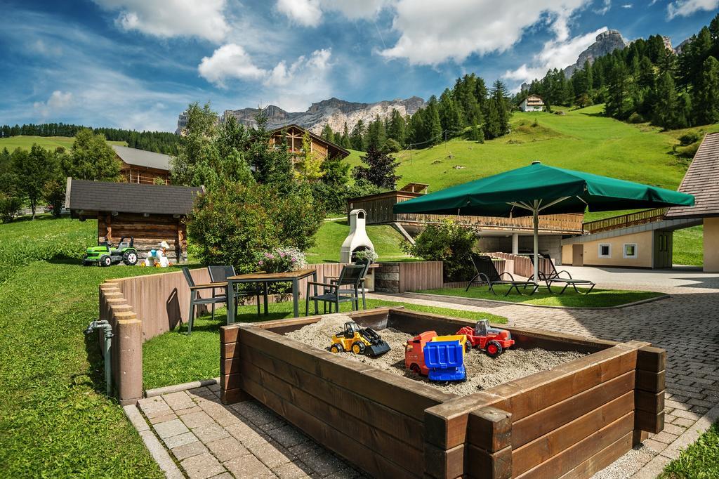 Taela Apartments San Cassiano  Bagian luar foto