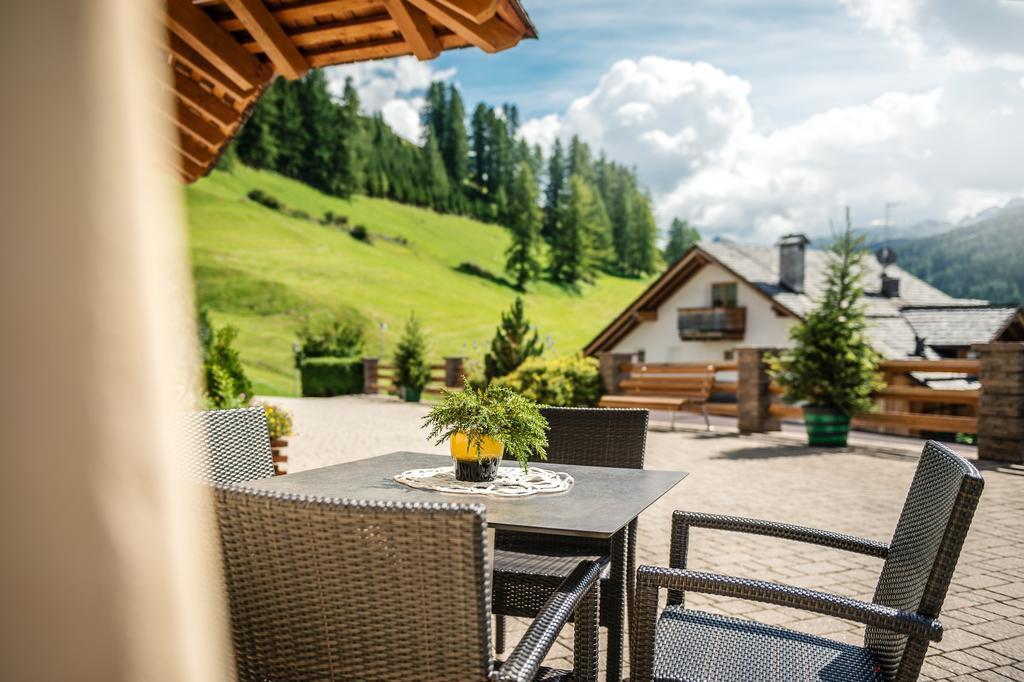 Taela Apartments San Cassiano  Bagian luar foto