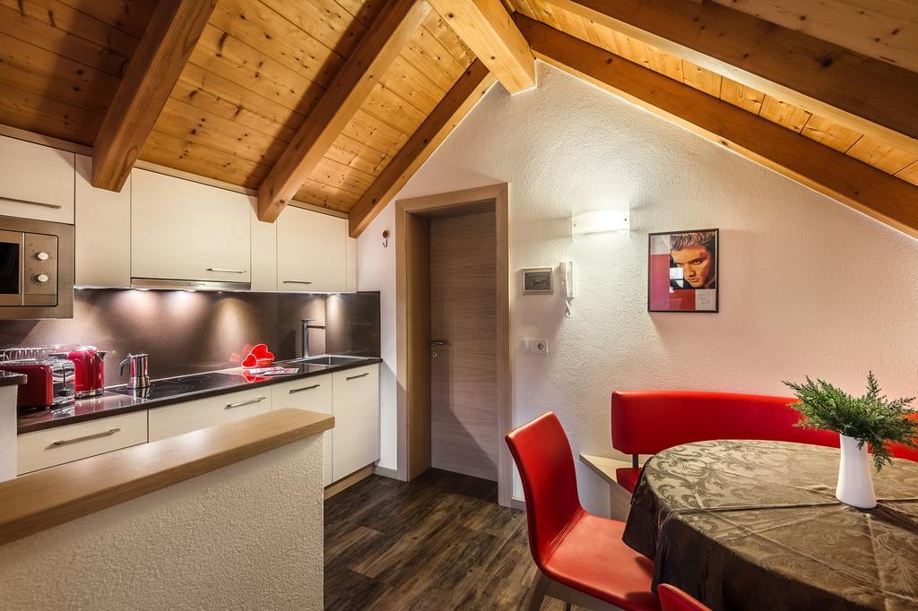 Taela Apartments San Cassiano  Bagian luar foto