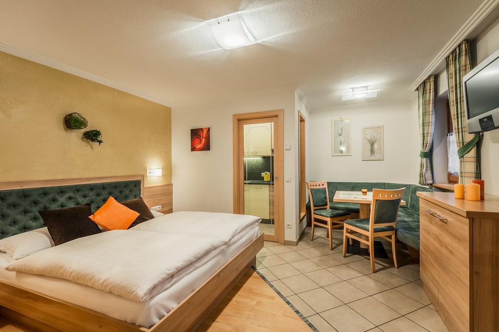 Taela Apartments San Cassiano  Bagian luar foto
